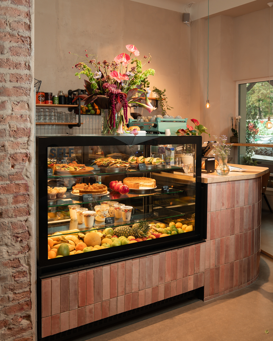Theke im Blue Avocado Café